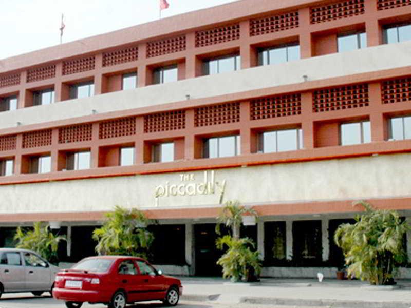 The Piccadily Hotel Chandigarh Exterior photo