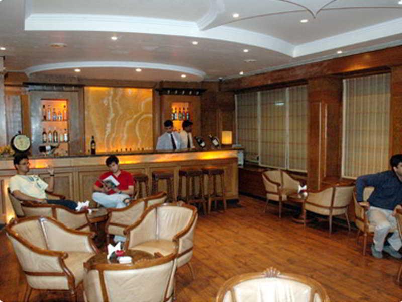 The Piccadily Hotel Chandigarh Restaurant photo