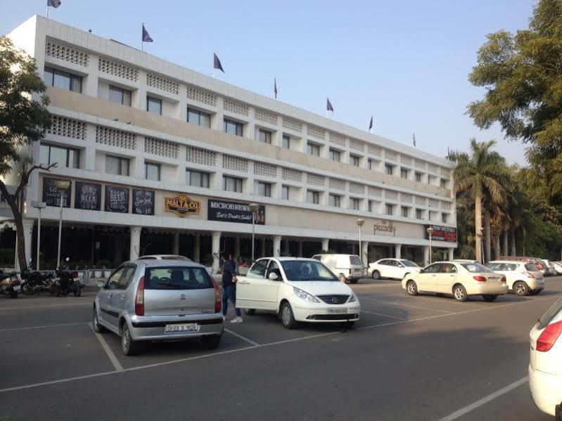 The Piccadily Hotel Chandigarh Exterior photo